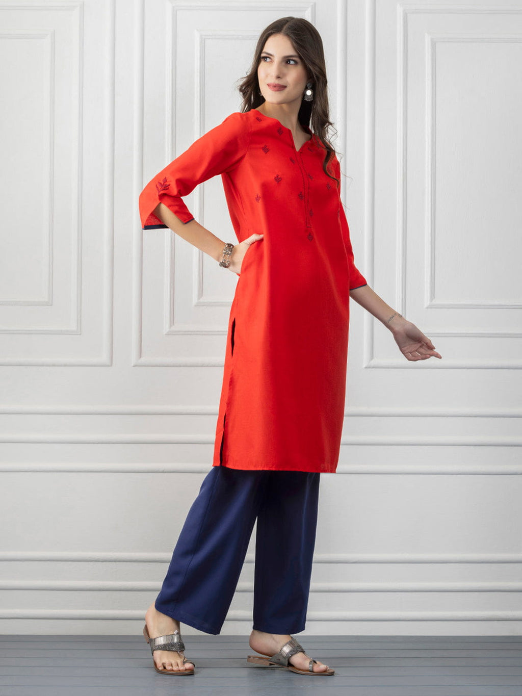 Red Ethnic Motif Embroidered Straight Kurta