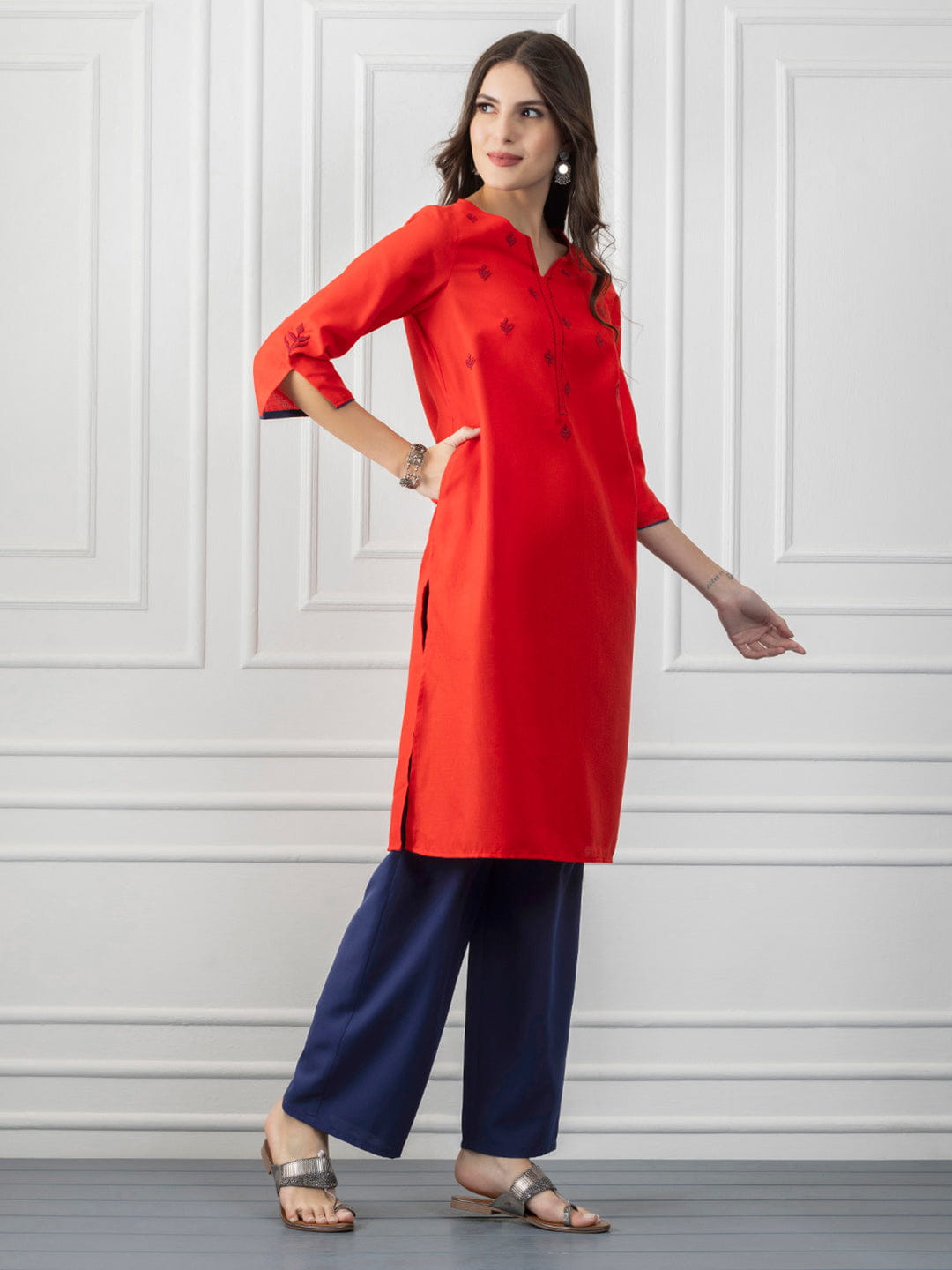 Red Ethnic Motif Embroidered Straight Kurta