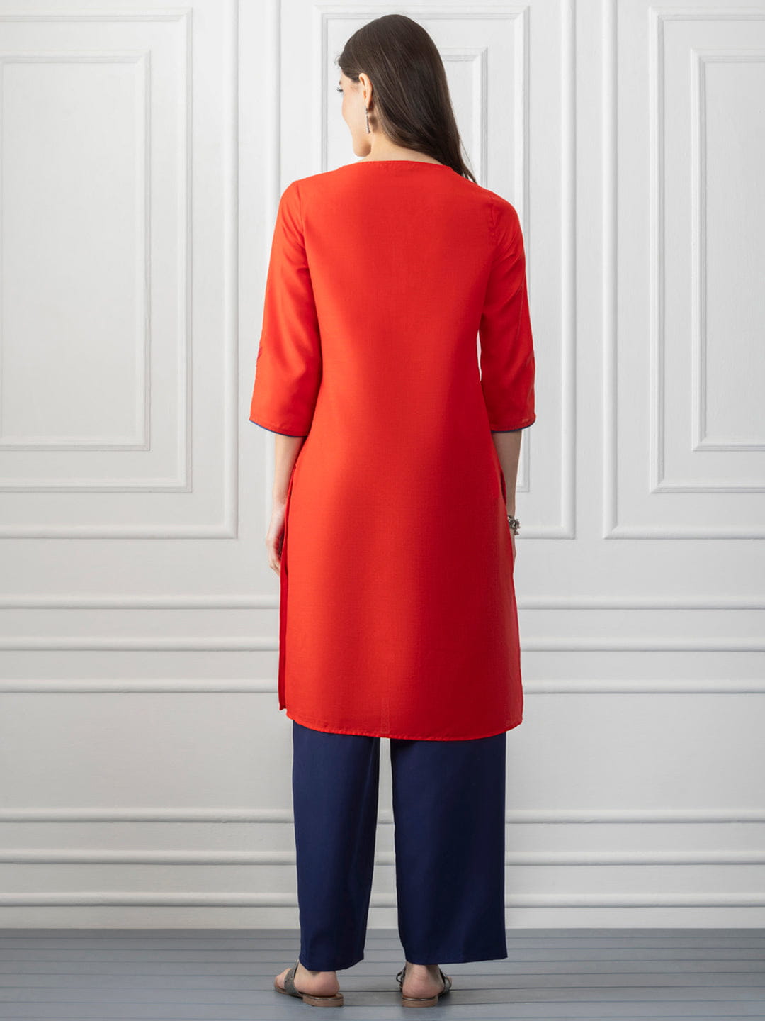 Red Ethnic Motif Embroidered Straight Kurta