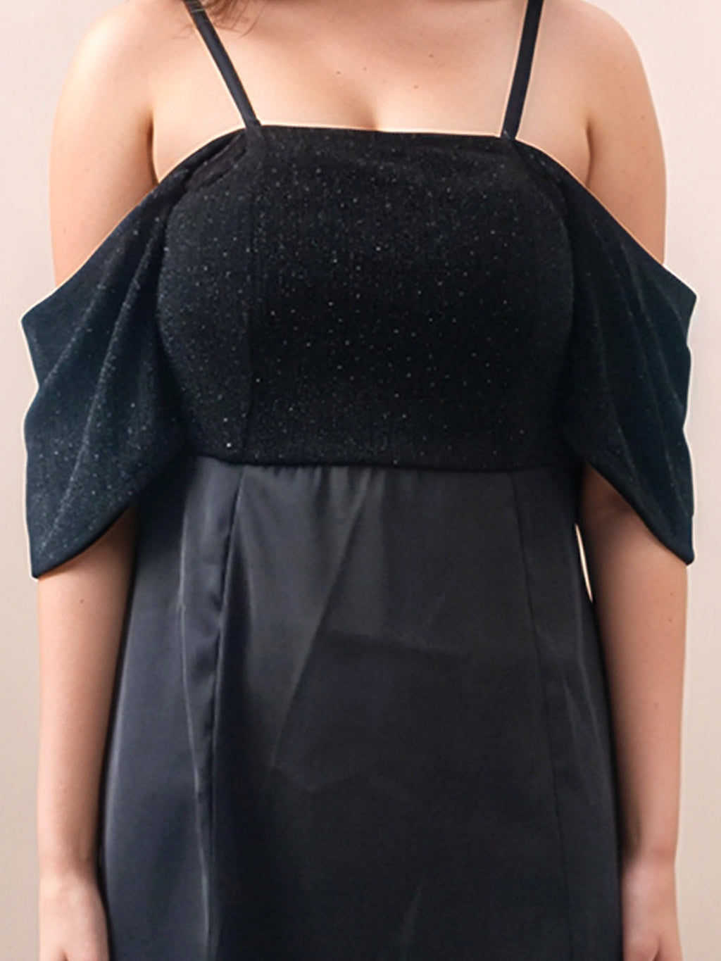 Black Solid Straight Fit Short Dress