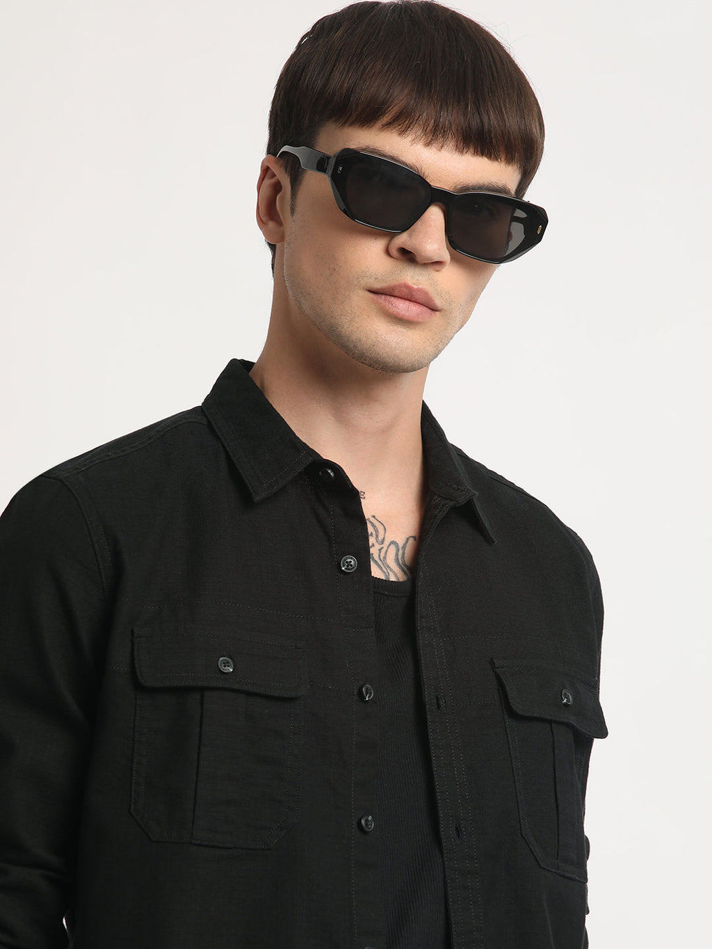 Dun - Men Black Solid Fit Cotton Casual Shirt with Flap Pocket