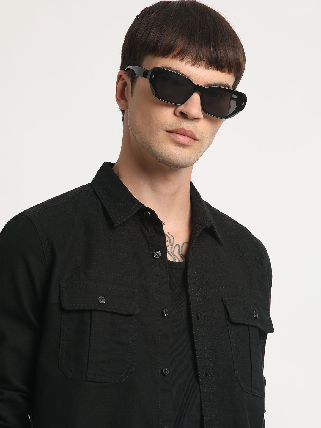 Dun - Men Black Solid Fit Cotton Casual Shirt with Flap Pocket