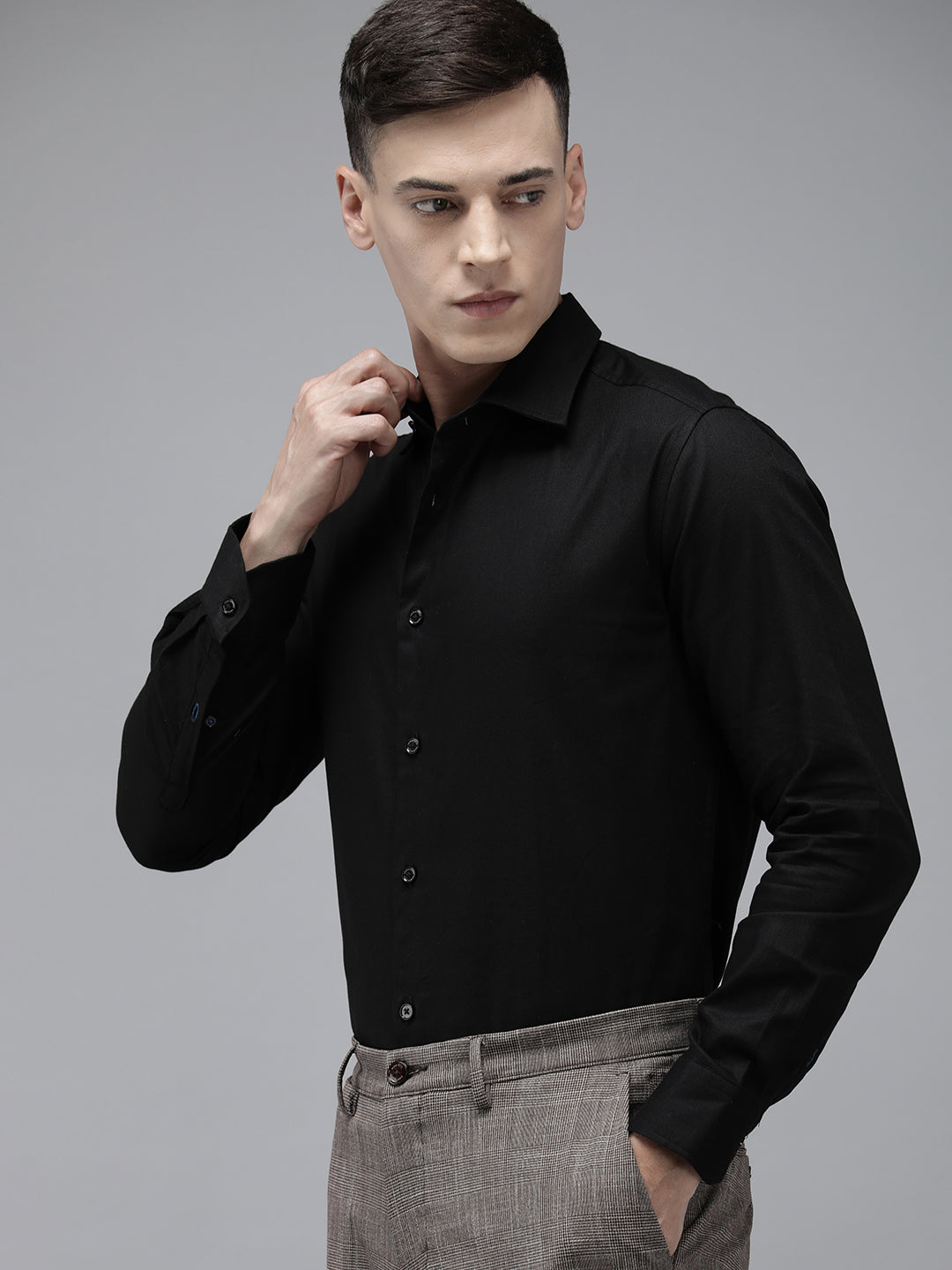 Wendy - Men Black Solid Tailored Fit Cotton Formal Shirt