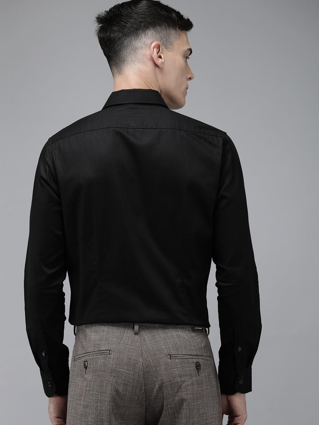 Wendy - Men Black Solid Tailored Fit Cotton Formal Shirt