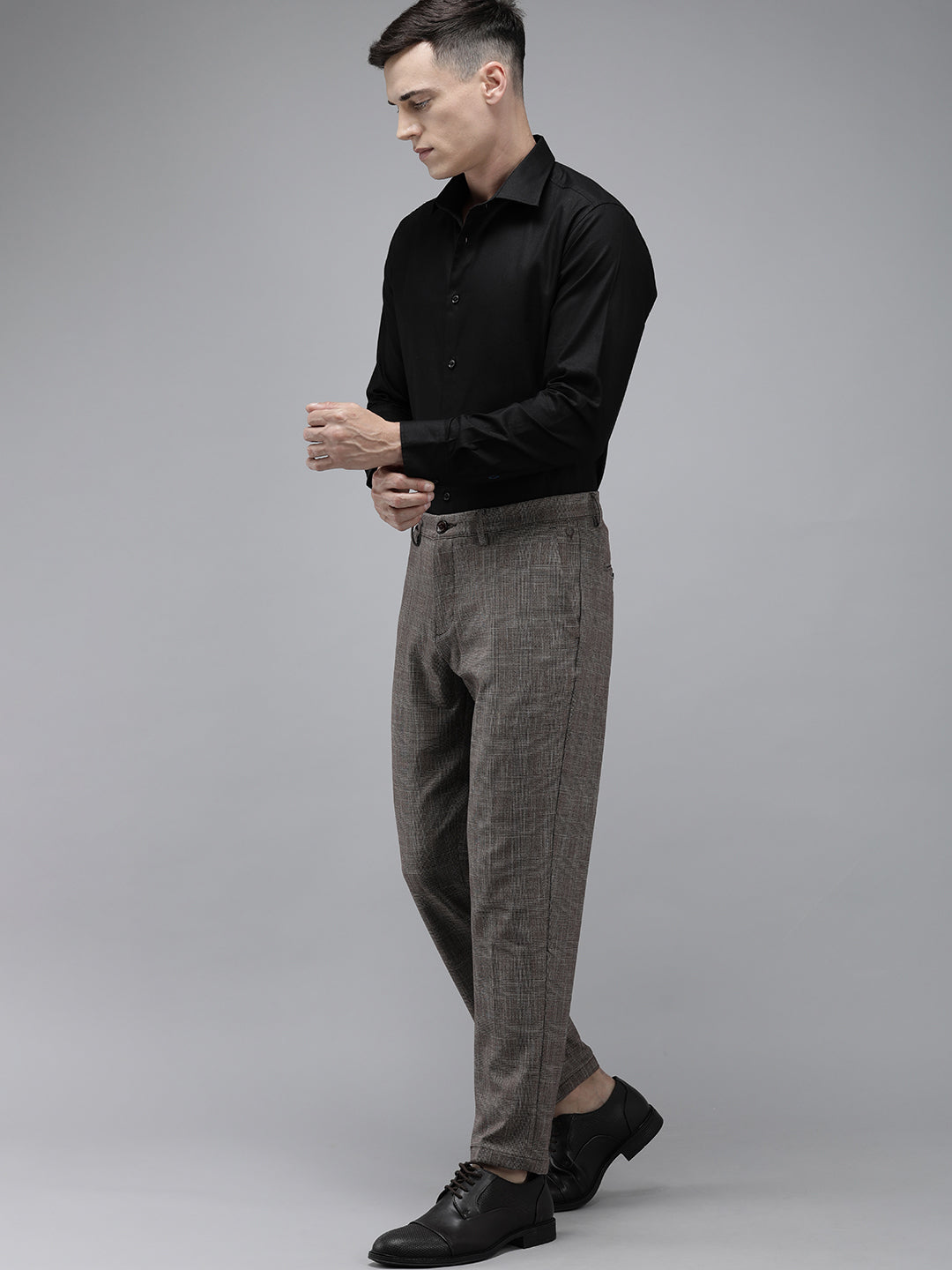 Wendy - Men Black Solid Tailored Fit Cotton Formal Shirt