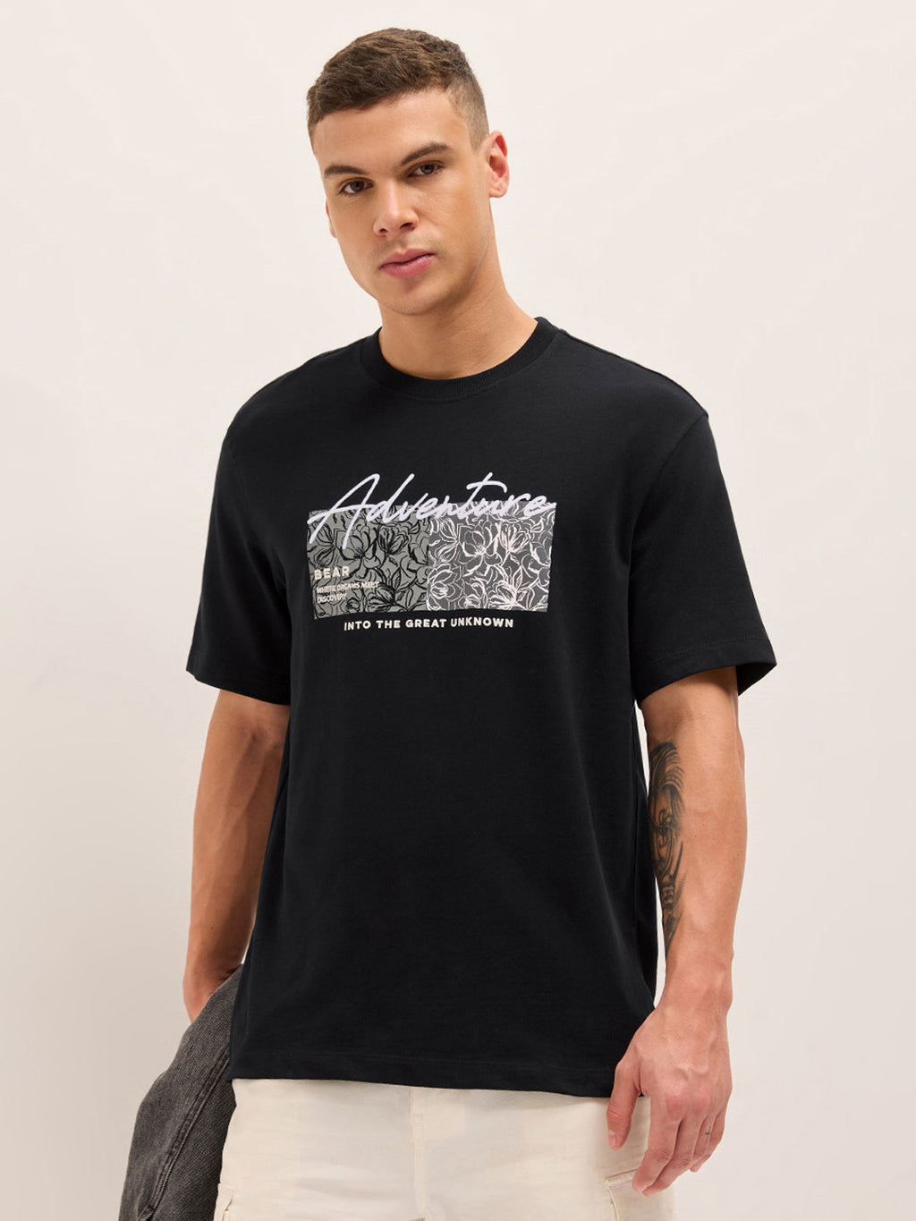 LAGE - Black Crew Neck T-Shirt with Adventure Graphic Print