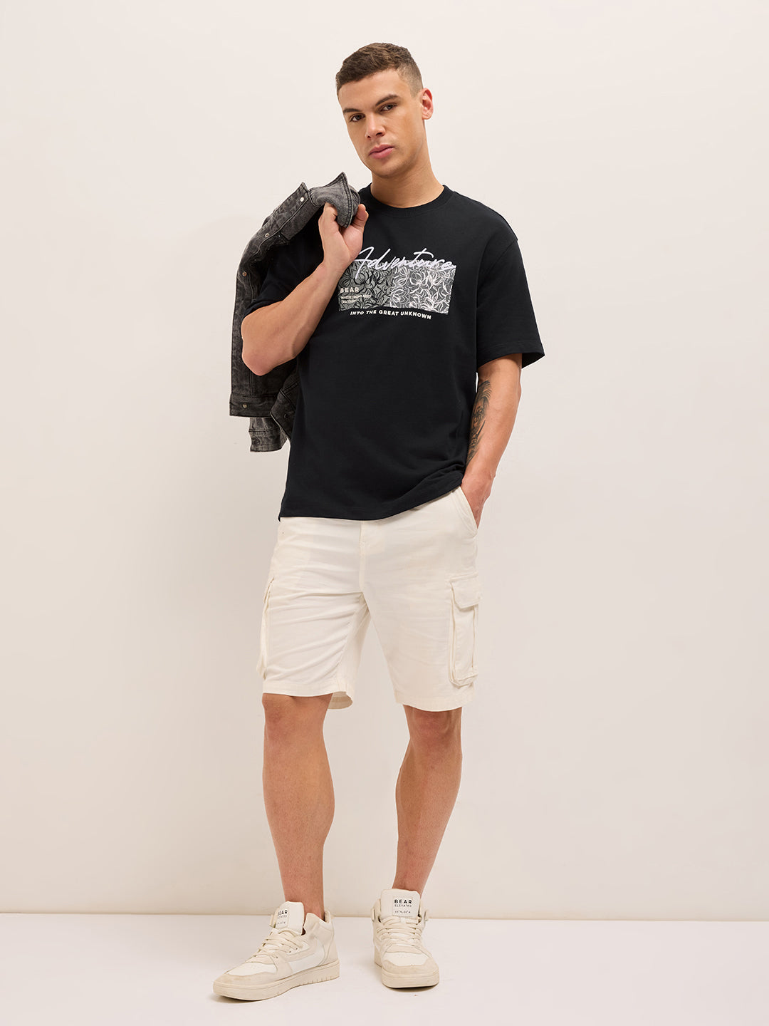 LAGE - Black Crew Neck T-Shirt with Adventure Graphic Print