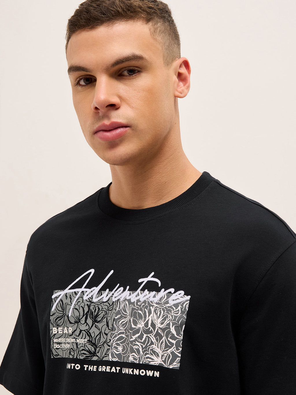 LAGE - Black Crew Neck T-Shirt with Adventure Graphic Print