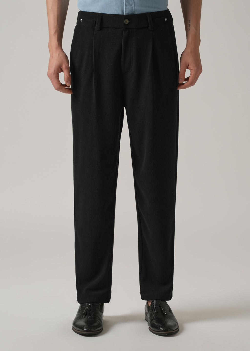 Black Textured Pleated Relaxed Fit Pant