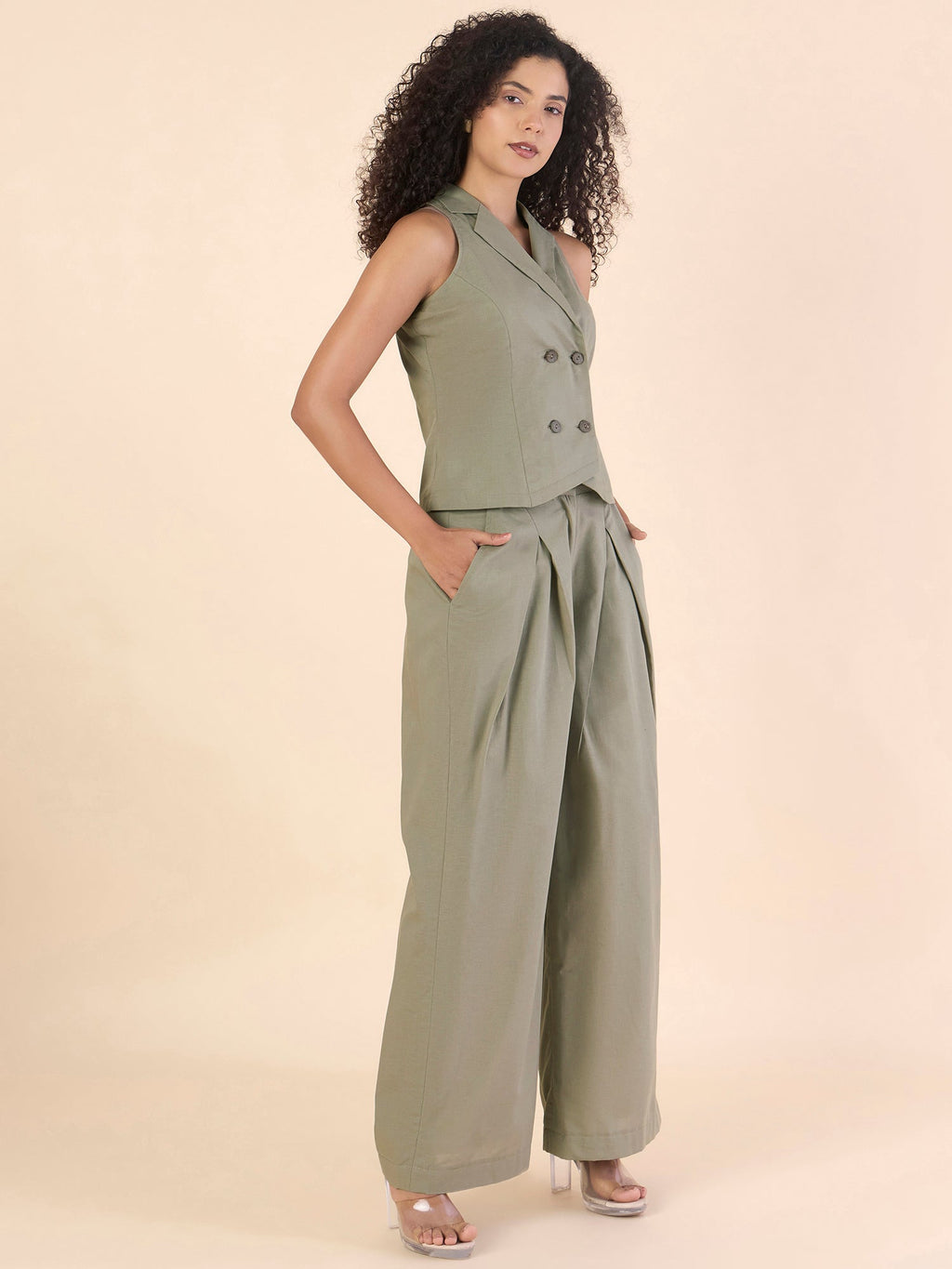 Effortlessly Chic Women's Halter Double-Breasted Cotton Co-ord Set With Inverted Pleats