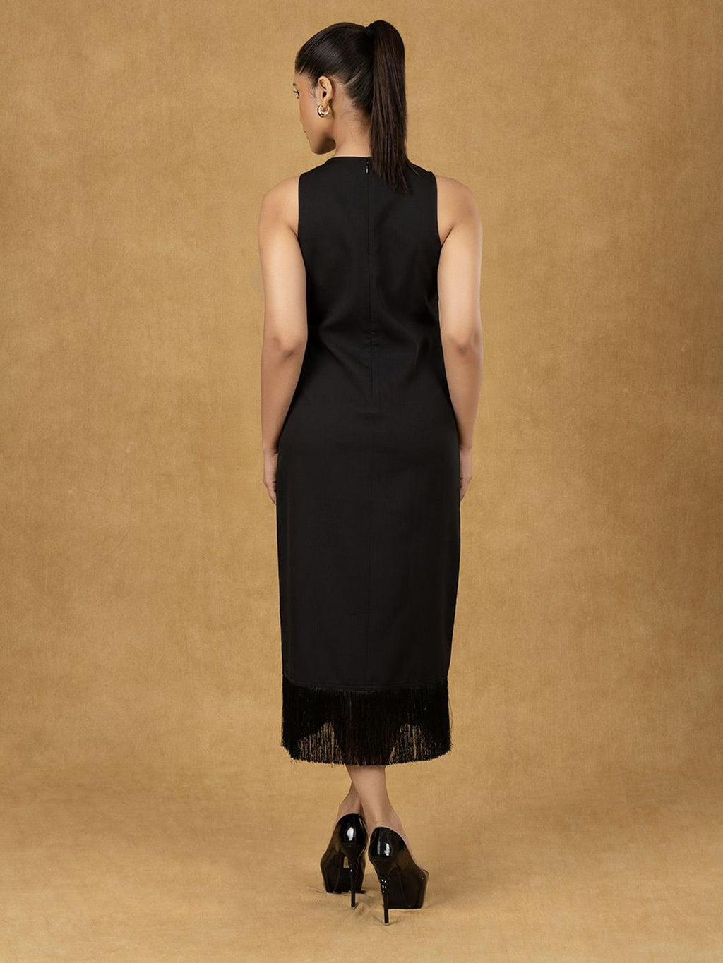 Women Black Solid Sleeveless Midi Dress