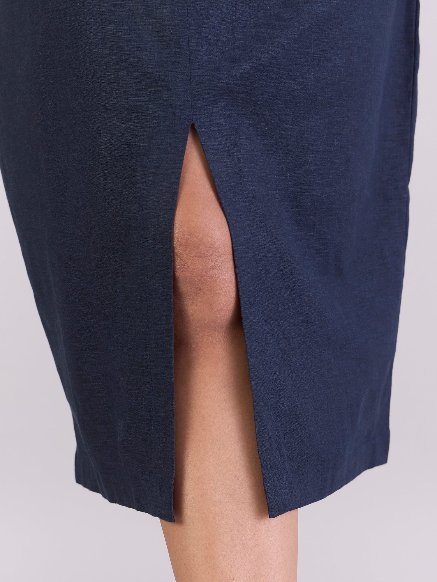 Women Navy Cotton-Linen Stretchable Skirt With Hook & Fly Closure